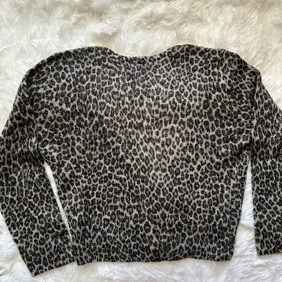 ✨NWOT Cute Cropped Metallic Gray / Black Leopard Cardigan w Jewel Buttons - S - Picture 4 of 4